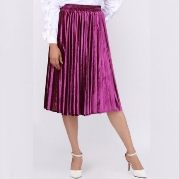Ava & Viv Dresses & Skirts - Ava & Viv Pleated Velvet Skirt
